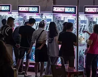 Why Is Everyone Obsessed with Claw Machines? (And How to Pick a Viral-Ready One)